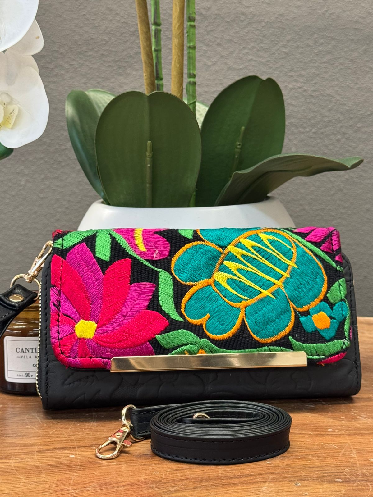 CARTERA CINCELADA ANA BORDADO NEGRO