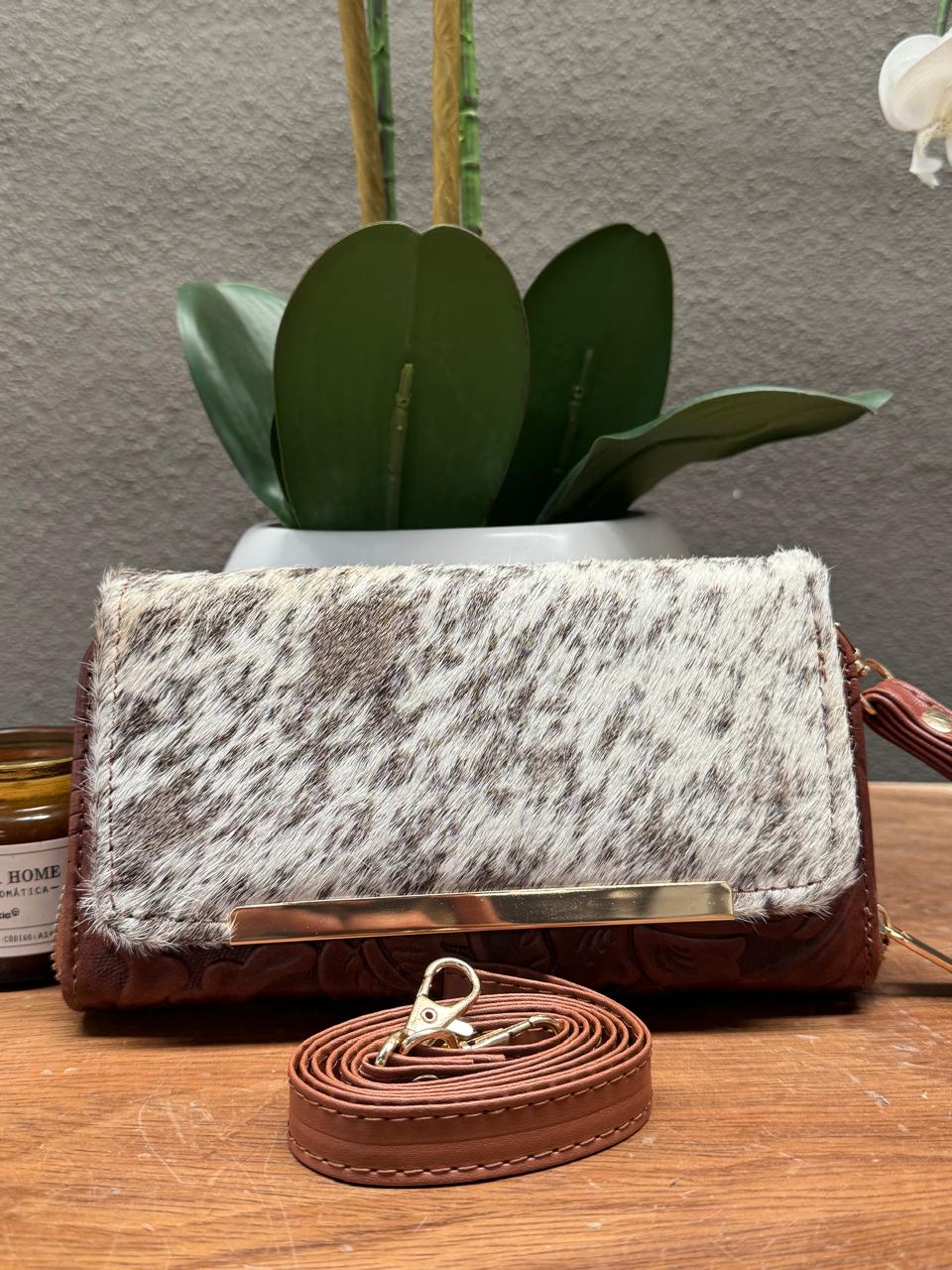 CARTERA CINCELADA ANA PELO GRABADO MARRON