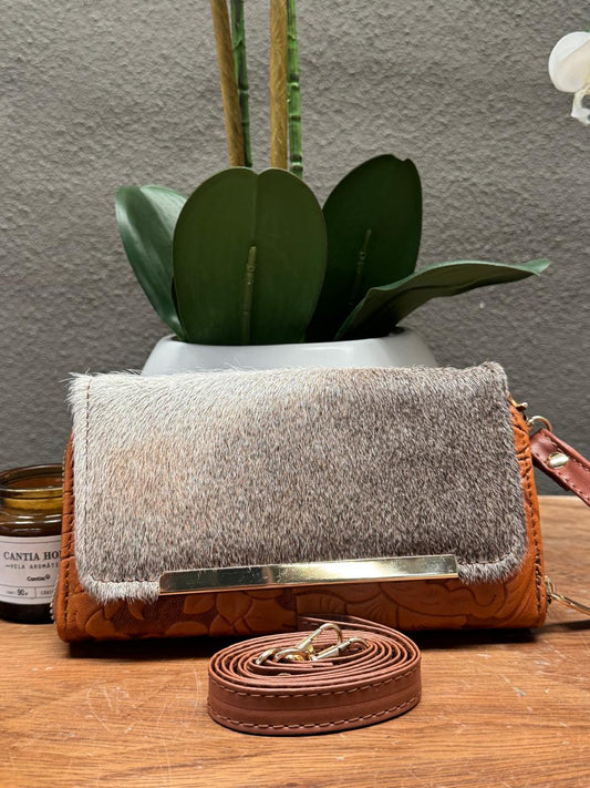 CARTERA CINCELADA ANA PELO GRABADO TANG