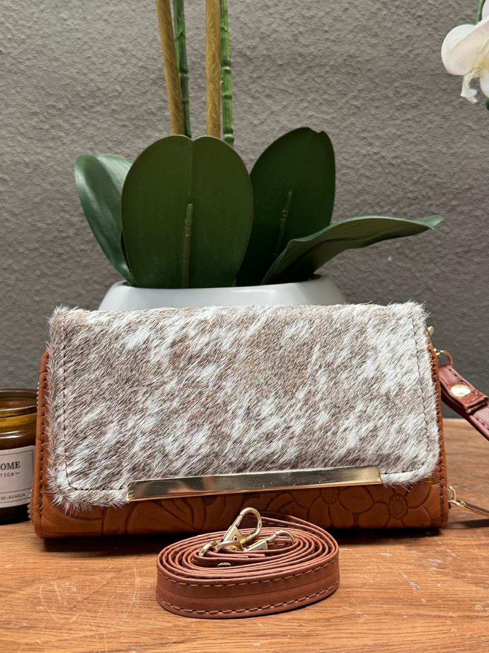 CARTERA CINCELADA ANA PELO GRABADO TANG