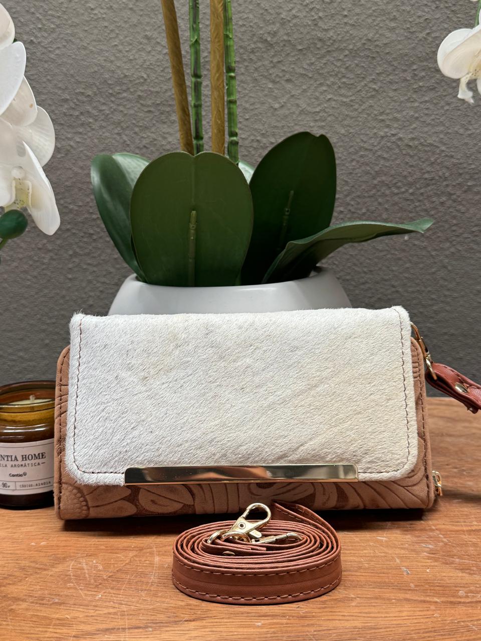 CARTERA CINCELADA ANA PELO GRABADO MAQUILLAJE