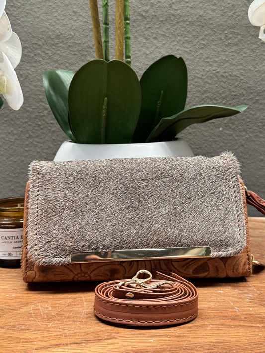 CARTERA CINCELADA ANA TAPA PELO GRABADO AVELLANA