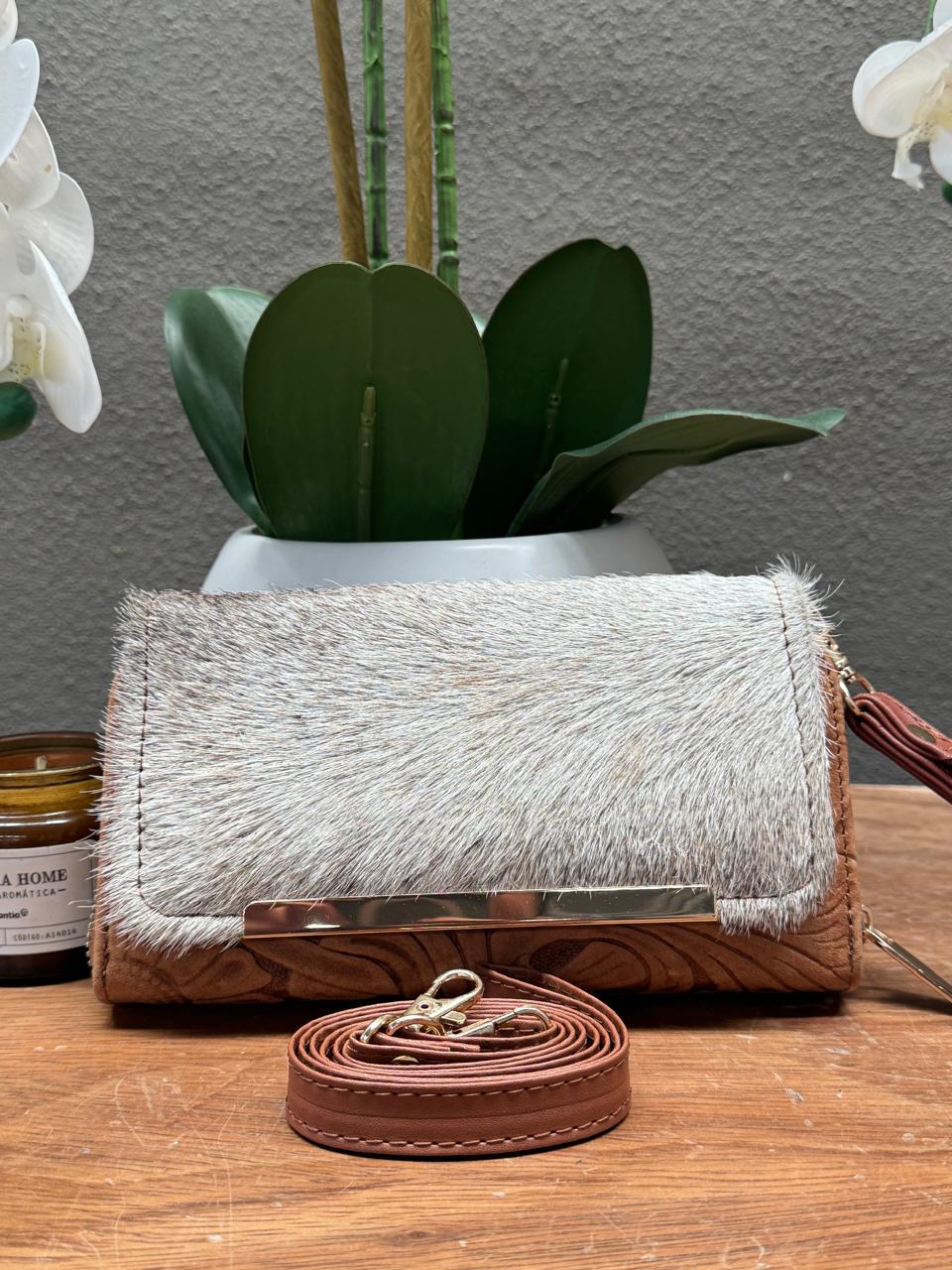 CARTERA CINCELADA ANA TAPA PELO GRABADO AVELLANA
