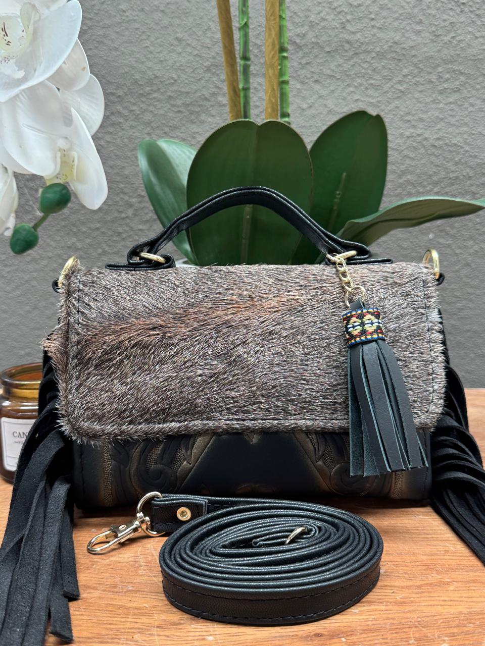 CROSSBODY DELIA 1 PELO Y BARBAS CRANEO NEGRO/COBRE