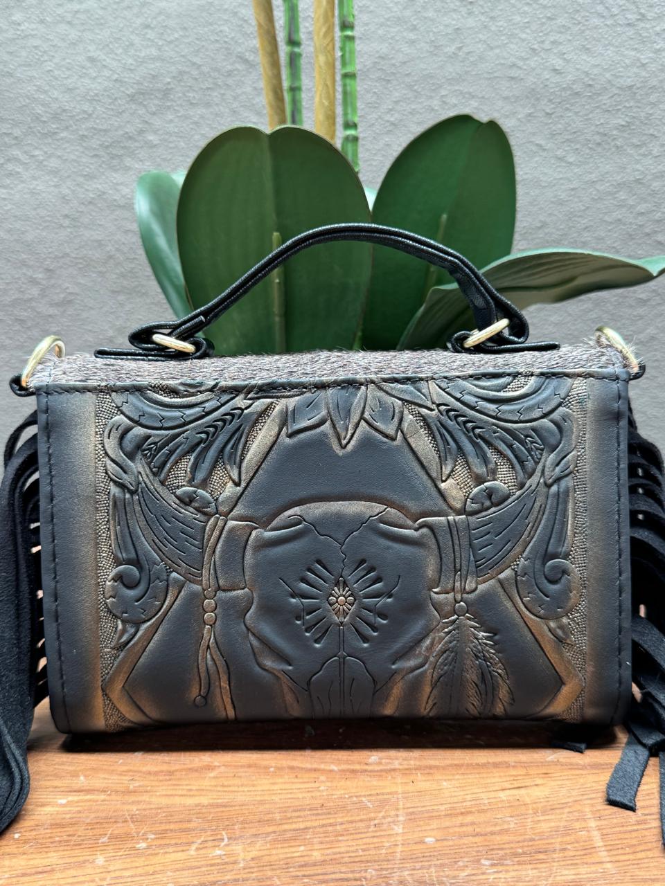 CROSSBODY DELIA 1 PELO Y BARBAS CRANEO NEGRO/COBRE
