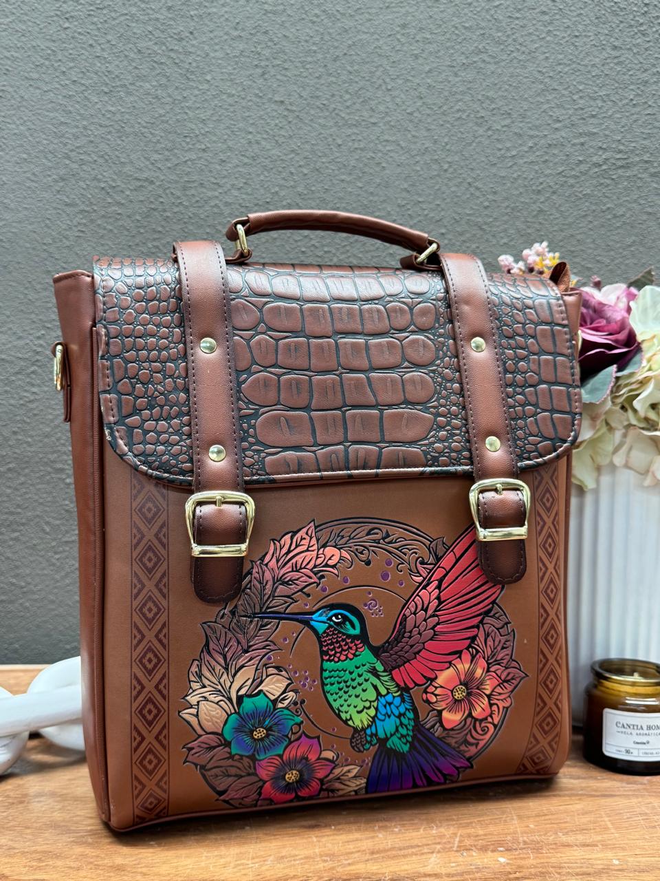 MOCHILA HEBILLAS COLIBRI TAPA COCODRILO MARRON
