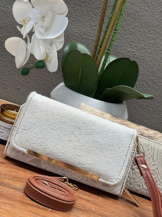 CARTERA CINCELADA ANA TAPA PELO GRABADO HUESO