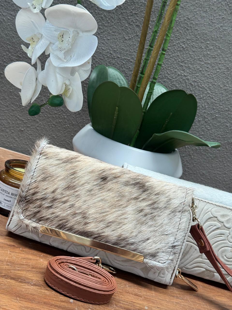 CARTERA CINCELADA ANA TAPA PELO GRABADO HUESO