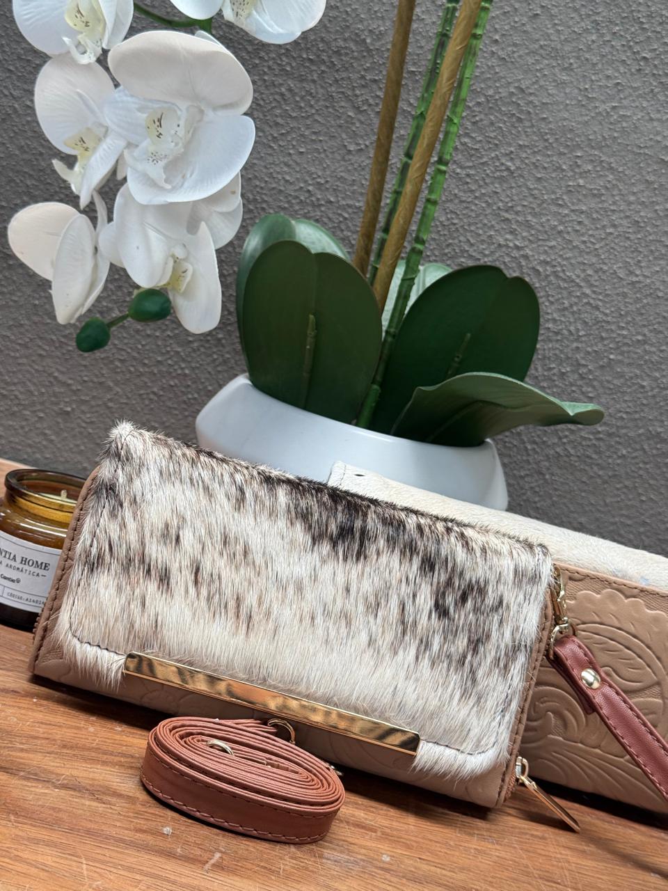 CARTERA CINCELADA ANA PELO GRABADO MAQUILLAJE