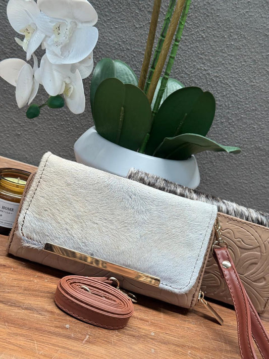 CARTERA CINCELADA ANA PELO GRABADO MAQUILLAJE