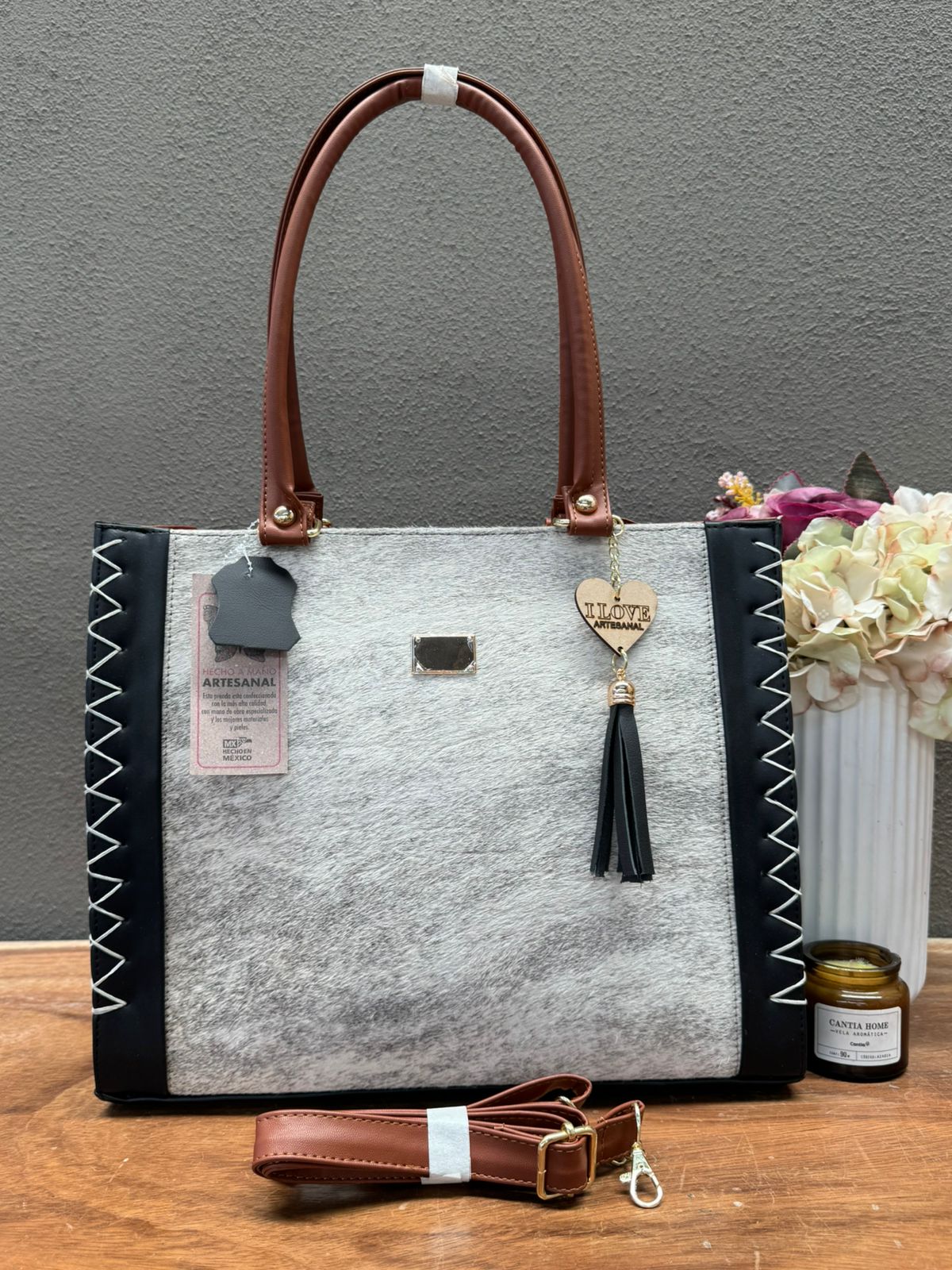 UB MOD ARTESANAL LINDA NEGRO PELO ASA CAMEL
