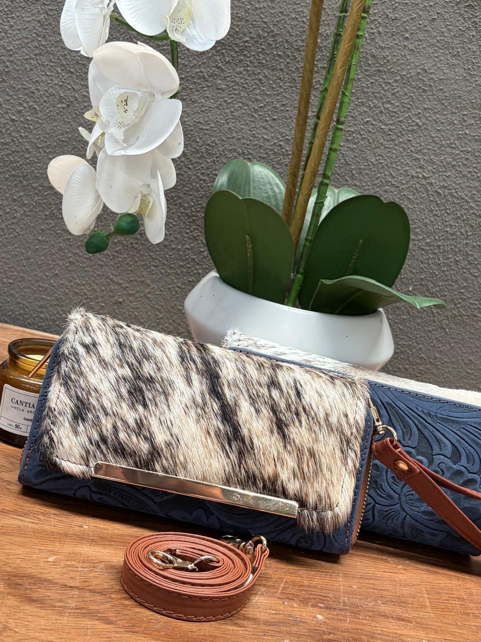CARTERA CINCELADA ANA TAPA PELO GRABADO AZUL