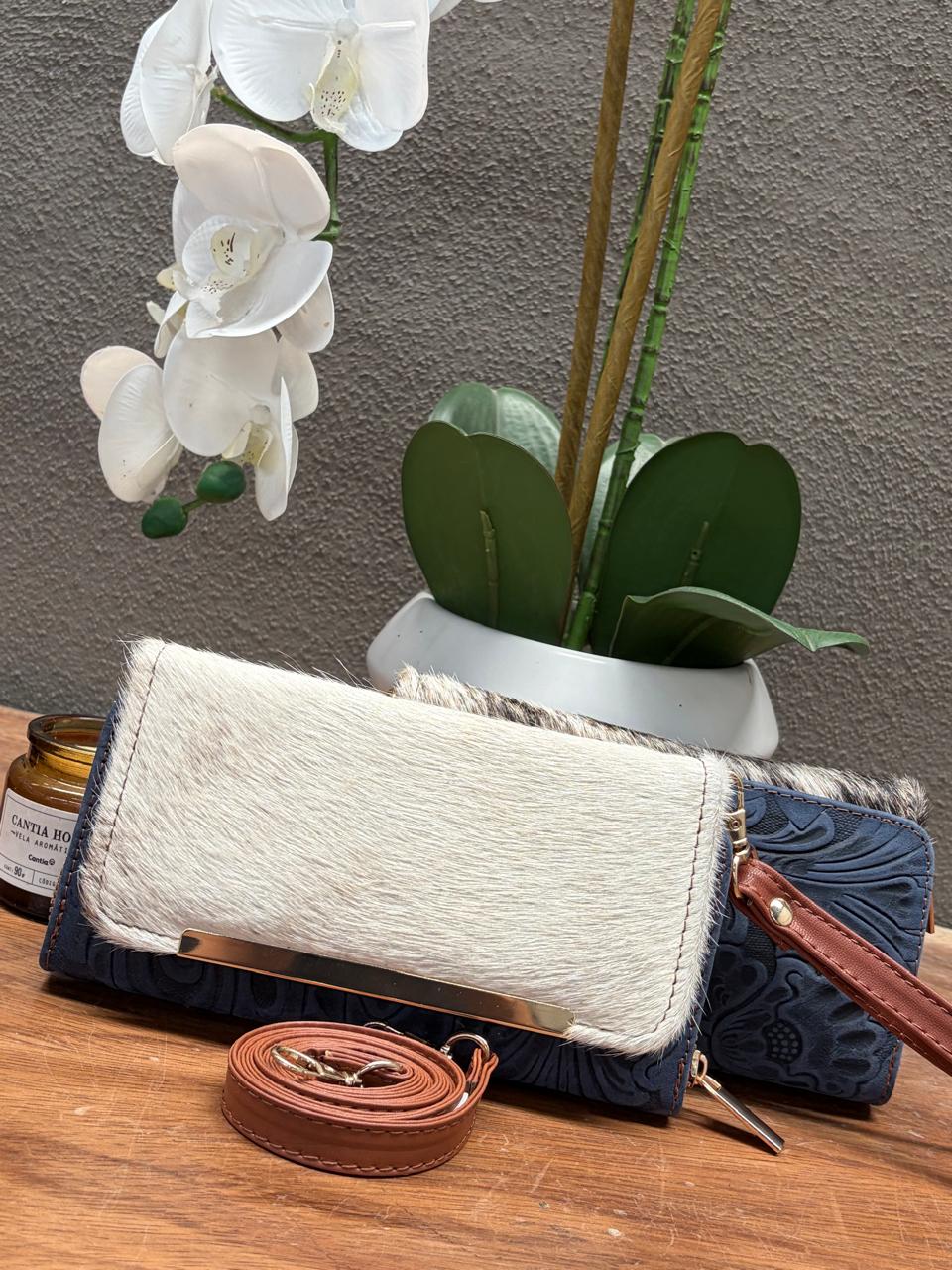 CARTERA CINCELADA ANA TAPA PELO GRABADO AZUL