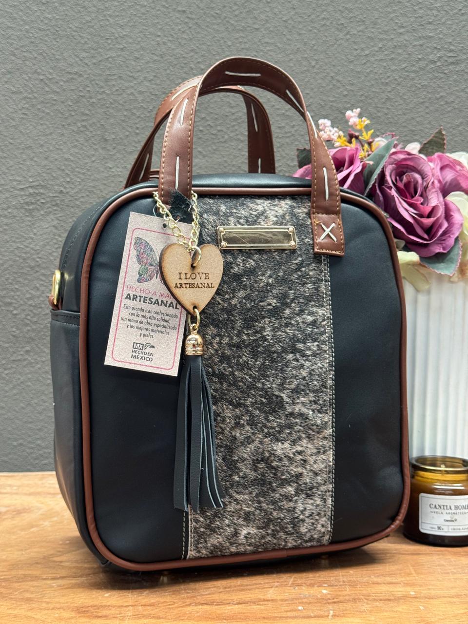 UB MOD ARTESANAL MOCHILA BOMBA FRANJA PELO NEGRO