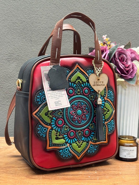 UB MOD ARTESANAL MOCHILA BOMBA NEGRO/ROJO MANDALA