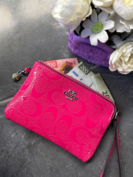 MUÑEQUERA COACH FIUSHA CHAROL ESTAMPADO