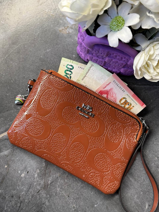 MUÑEQUERA COACH SHEDRON CHAROL ESTAMPADO