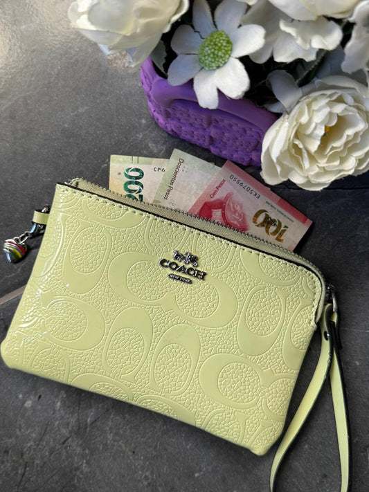 MUÑEQUERA COACH VERDE LIMON CHAROL ESTAMPADO
