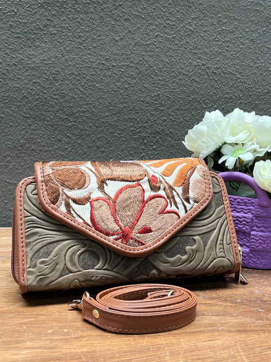 CARTERA PIEL TAPA BORDADA MUSGO