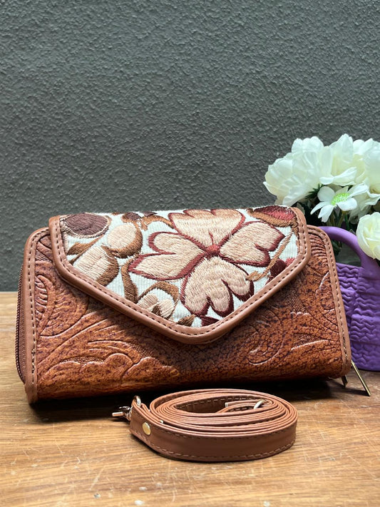 CARTERA PIEL TAPA BORDADA MARRON AVEJENTADO