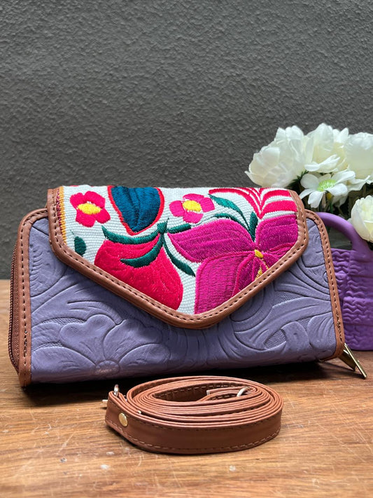 CARTERA PIEL TAPA BORDADA AMAPOLA
