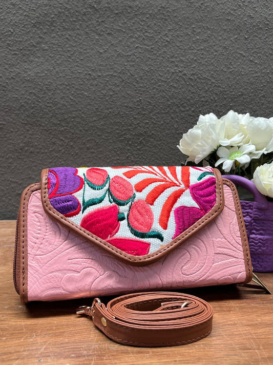 CARTERA PIEL TAPA BORDADA ROSA PARAISO