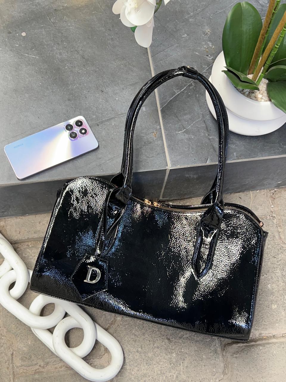 BOLSO MORGANA NEGRO CHAROL ARRUGADO
