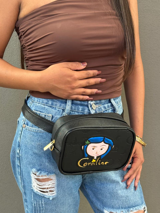 BOLSO/CANGUERERA PERSONAJE CORALINE MONITA