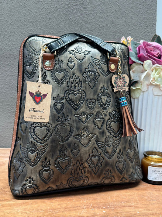 DB MOCHILA CAPRI CORAZONES NEGRO/DORADO