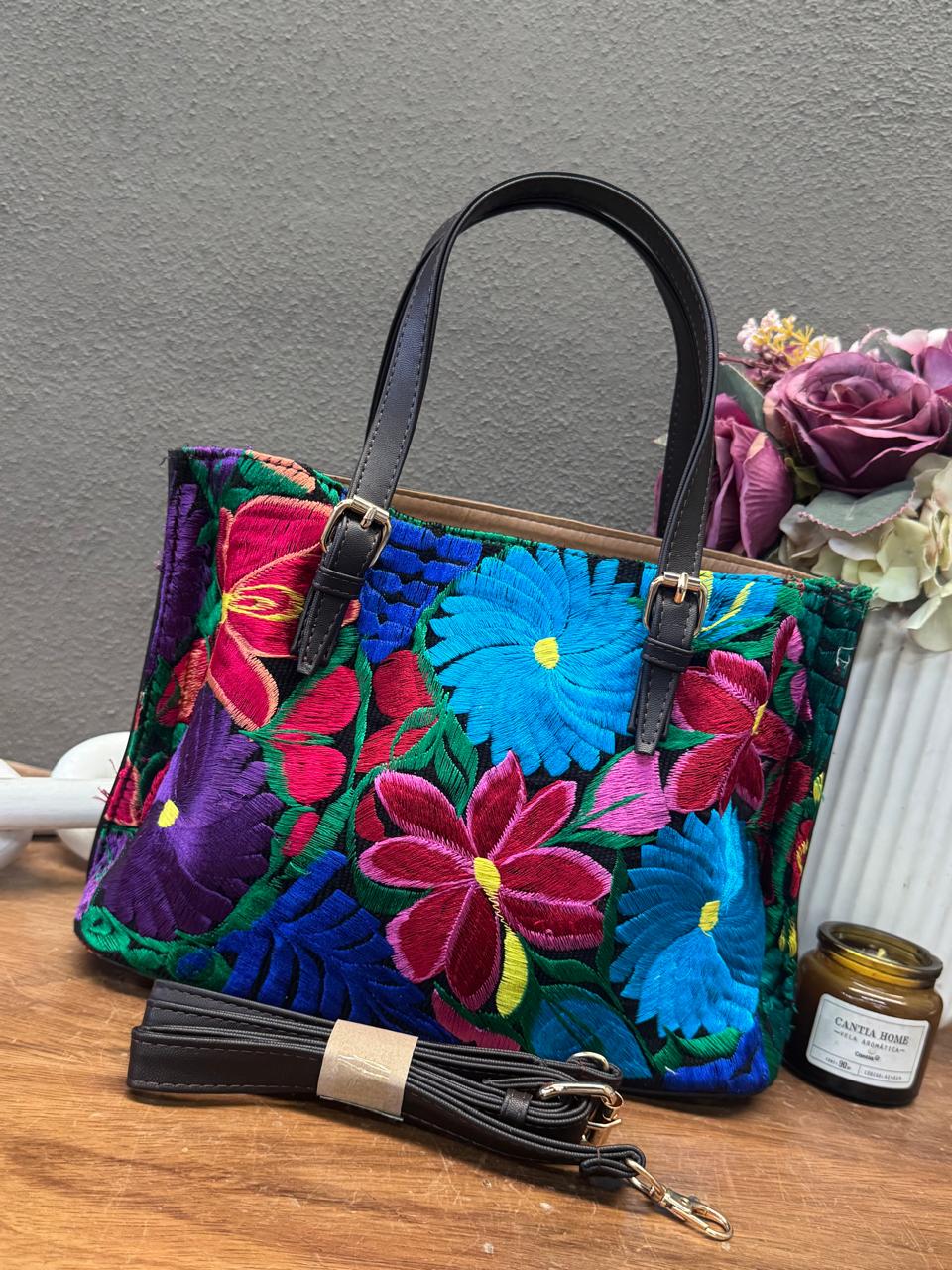 BOLSA ALEXA COLOR NEGRO BORDADO