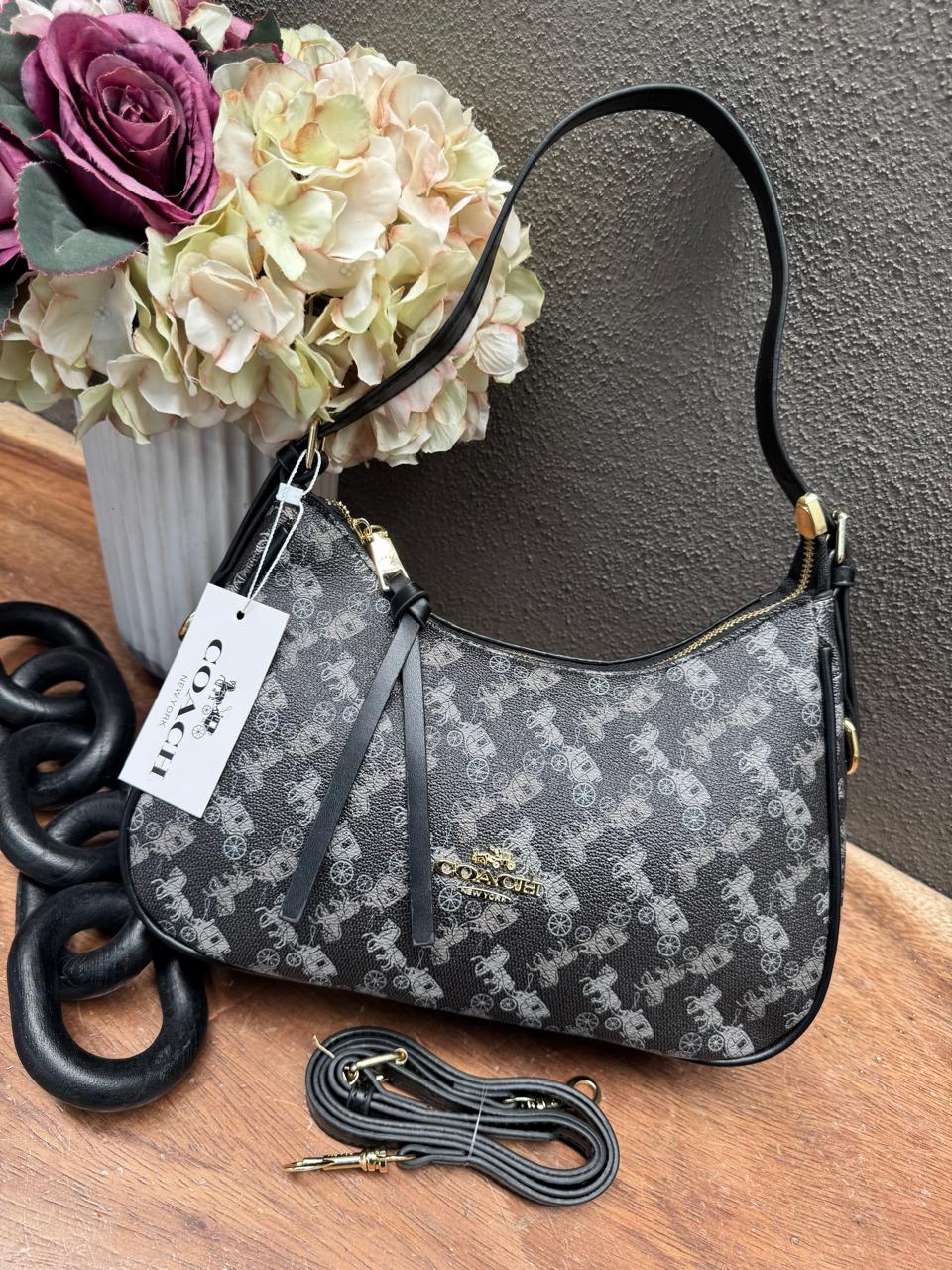 IMPORTACION COACH BAGUETTE NEGRO ESTAMPADO HORSE