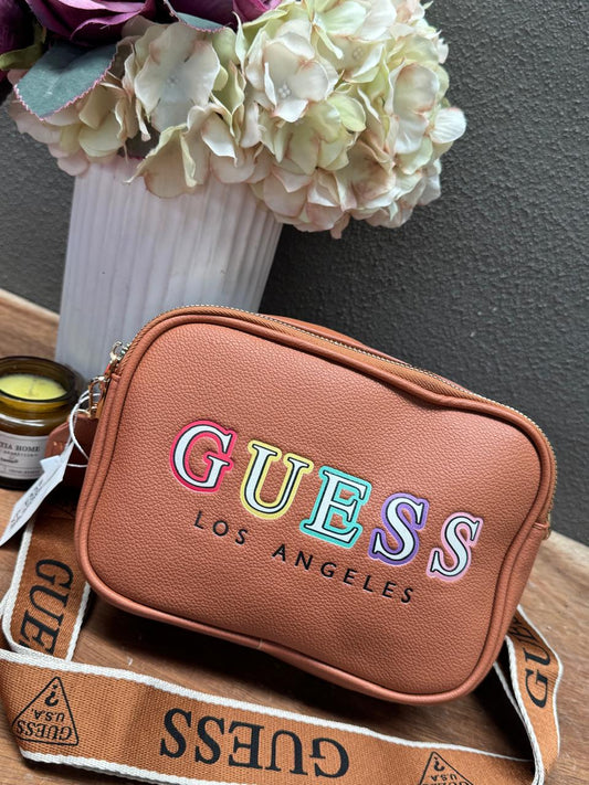 GUESS COLORES CAMEL