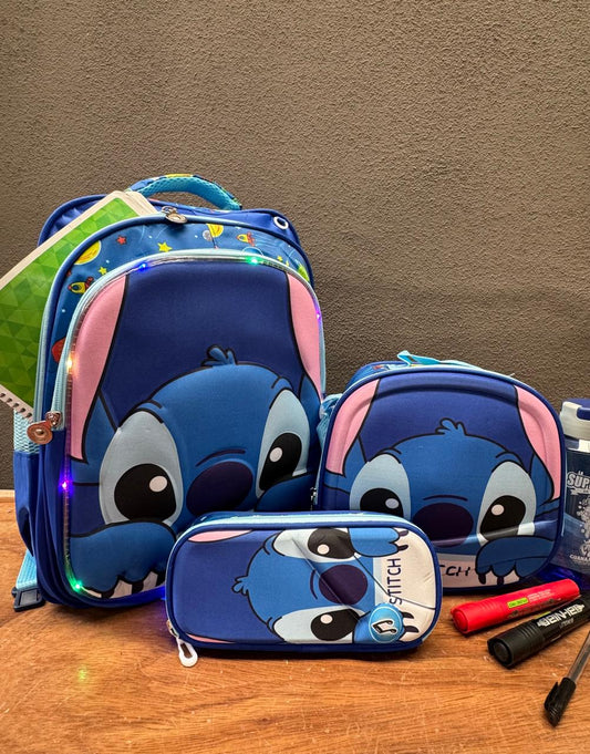 COMBO ESCOLAR STITCH FONDO PLANETAS AZUL