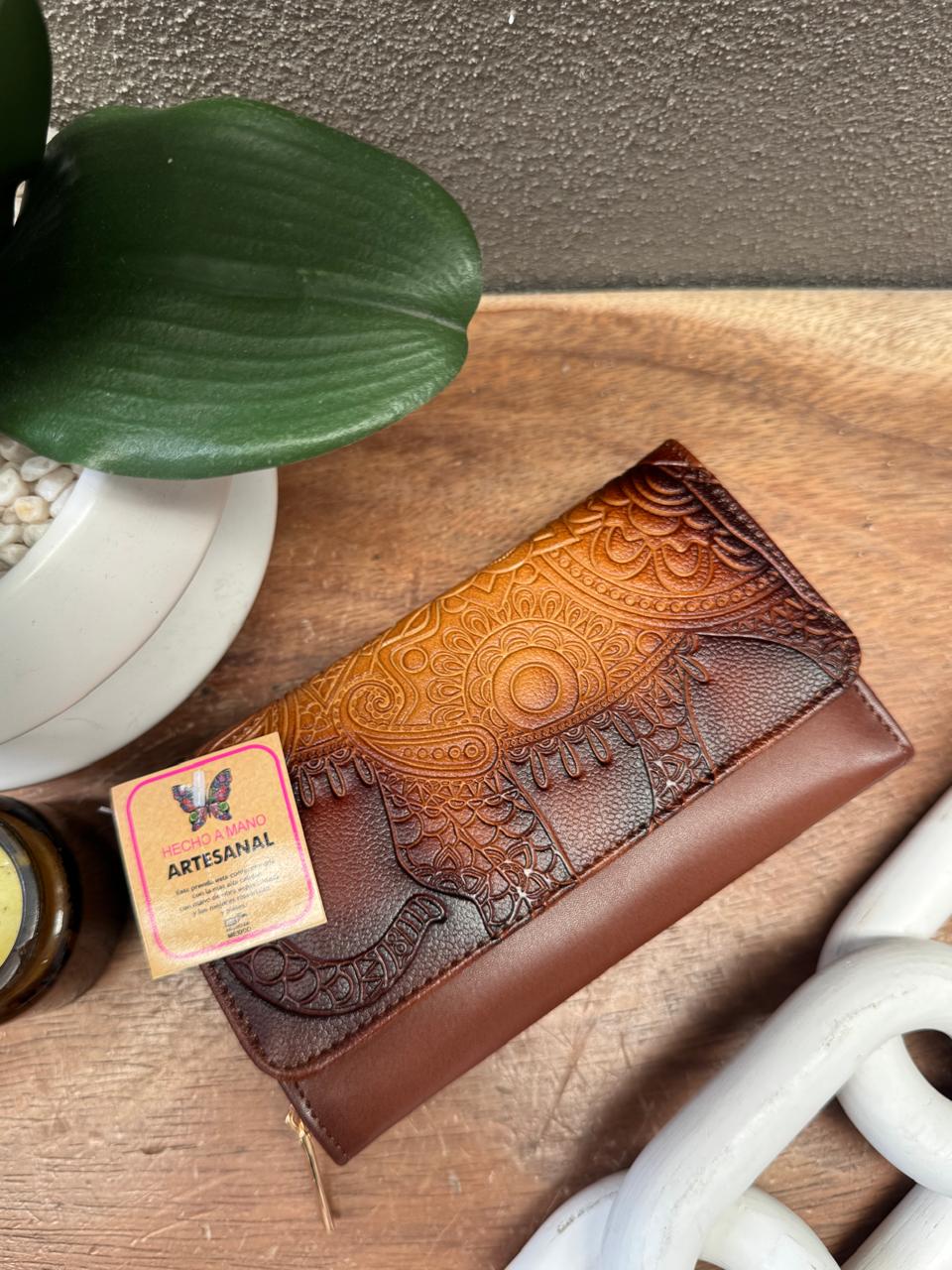 UB CARTERA NAYELI ELEFANTE MARRON