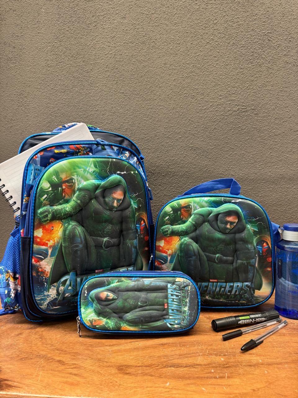 COMBO ESCOLAR AVENGERS DOOMS DAY
