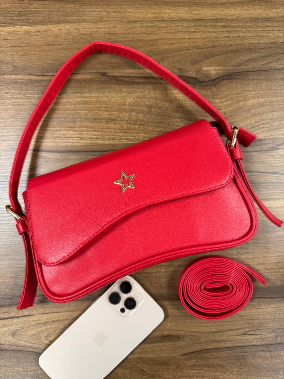 AGATHA ROJO FERRARI