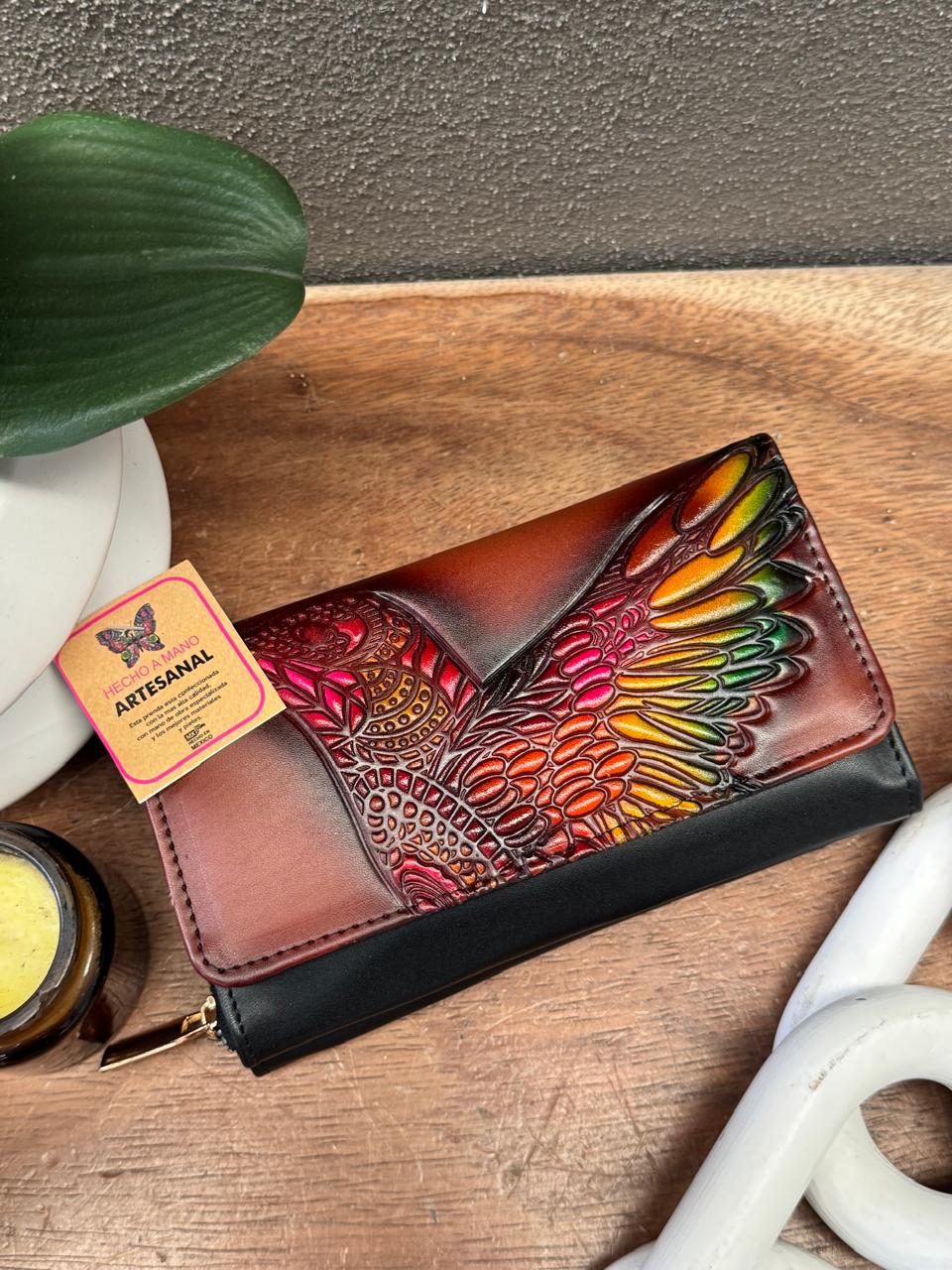 UB CARTERA NAYELI FLOR COLIBRI MARRON/NEGRO