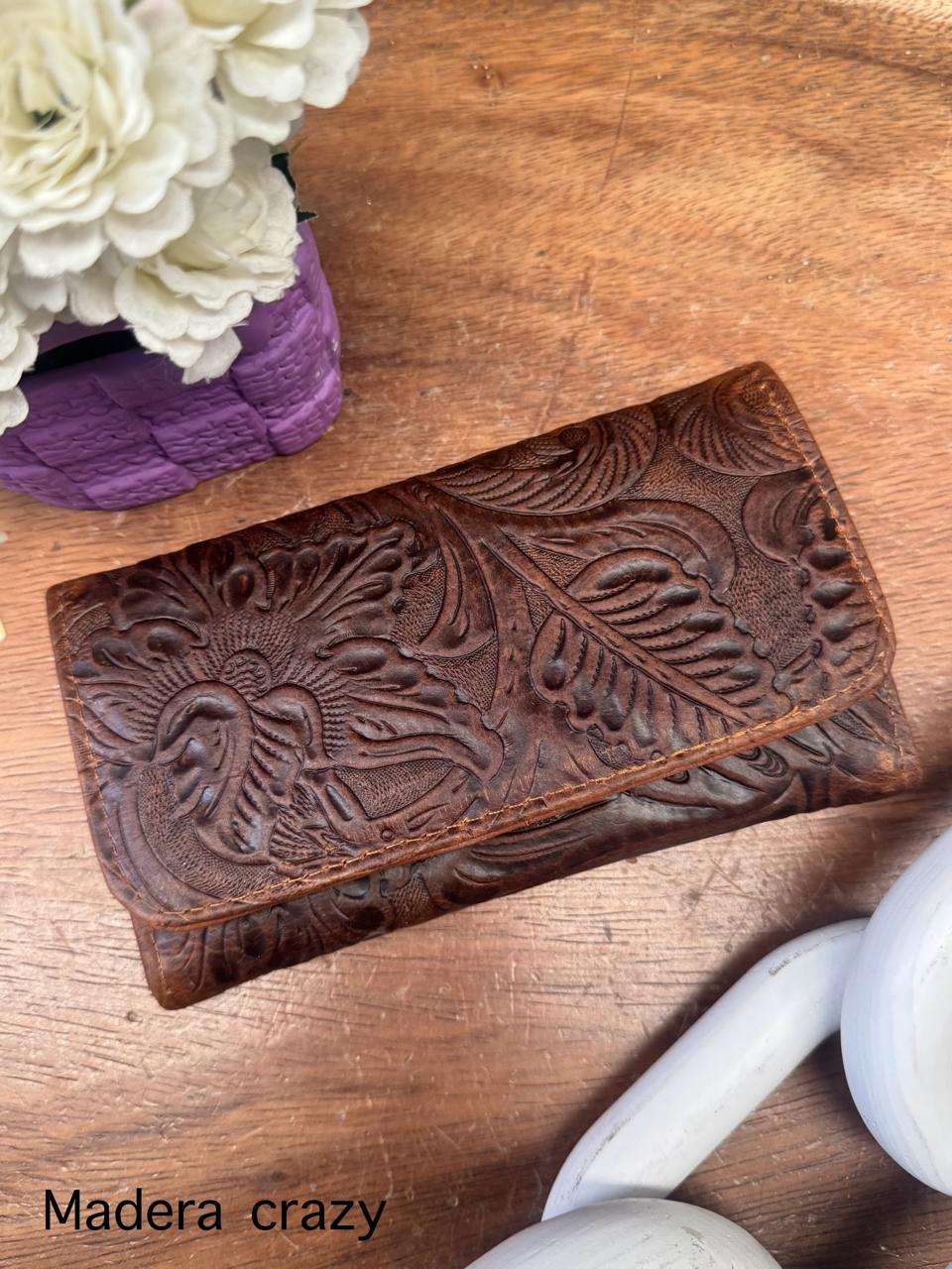 CARTERA CINCELADA EVORA MADERA CRAZY