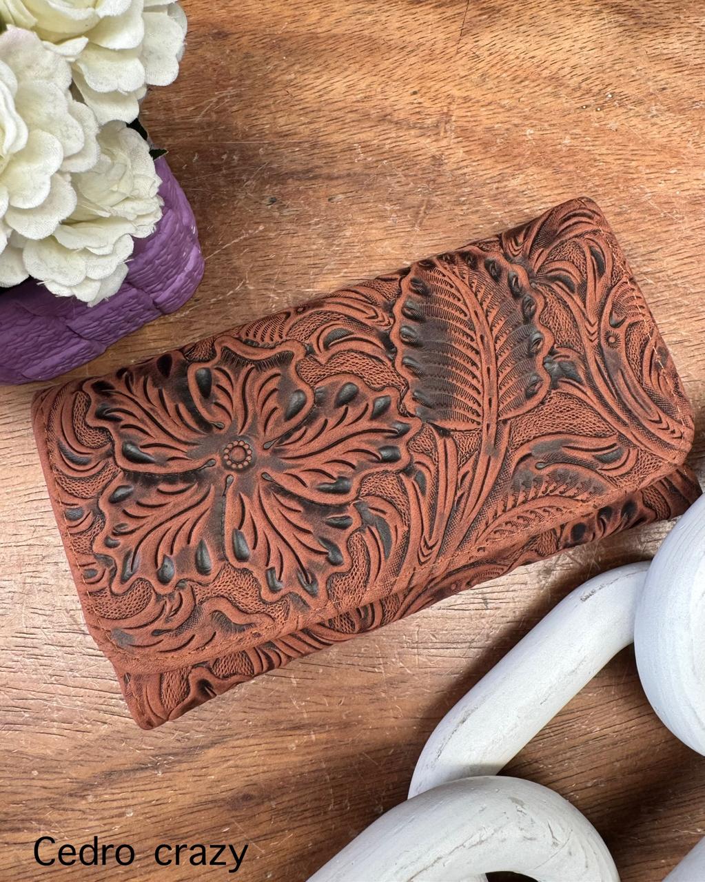 CARTERA CINCELADA EVORA CEDRO CRAZY