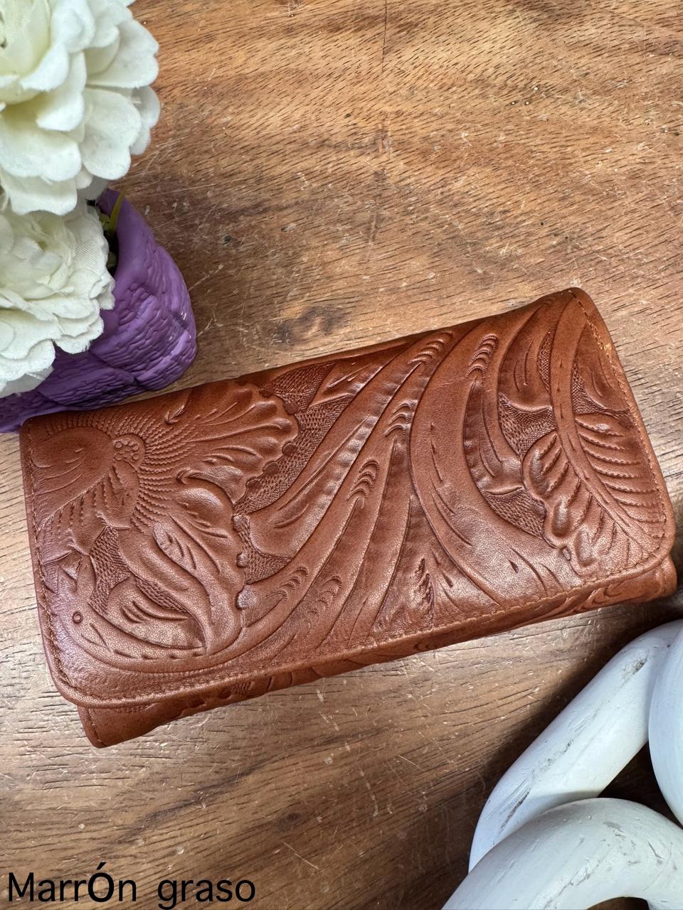 CARTERA CINCELADA EVORA MARRON GRASO