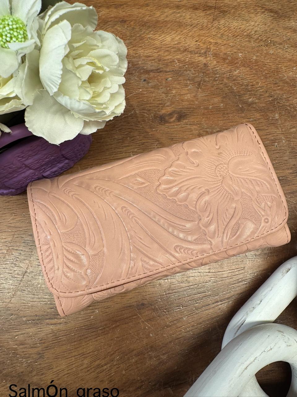CARTERA CINCELADA EVORA SALMON GRASO
