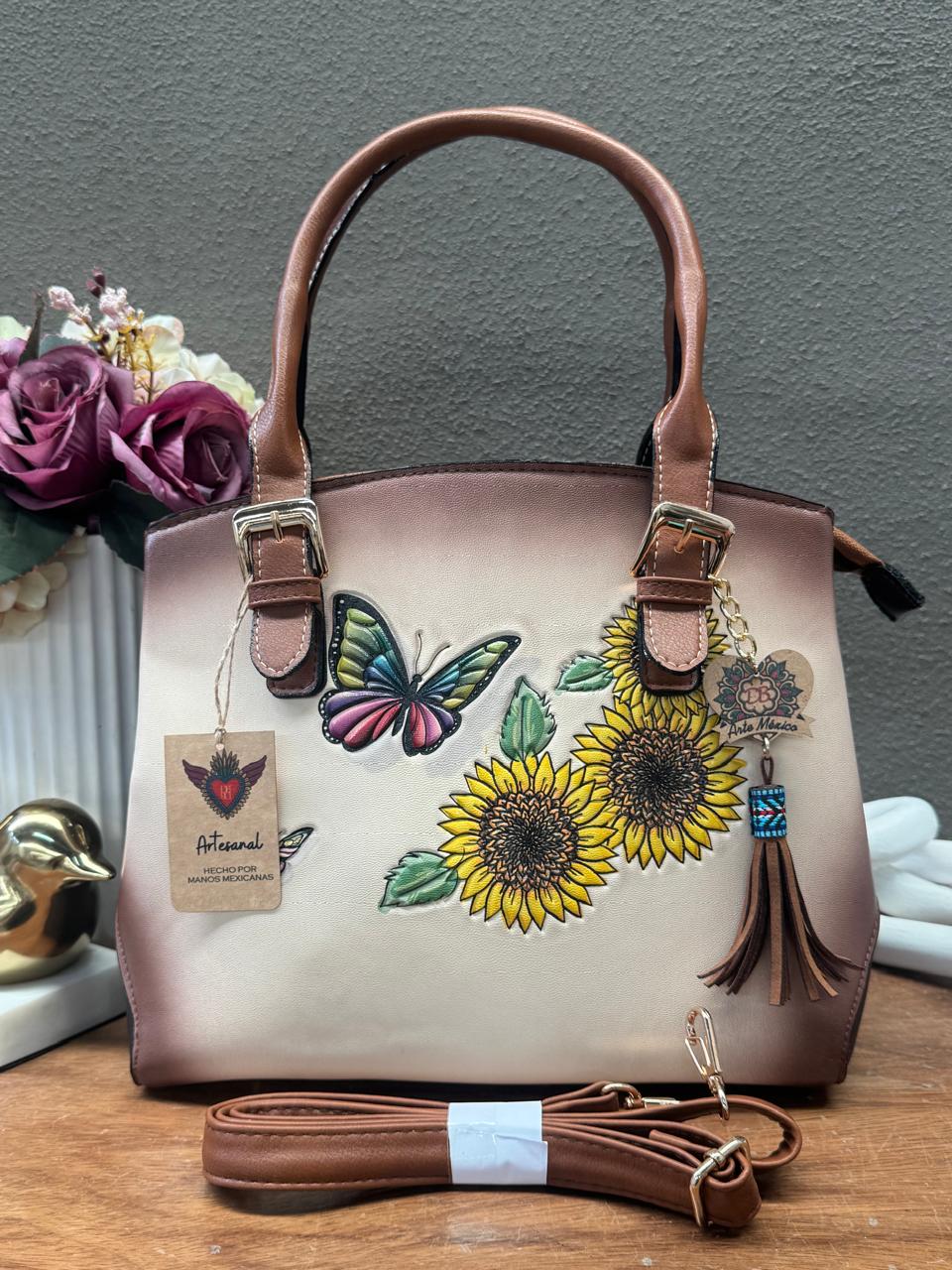 DB GDE CONSTANZA MARIPOSA GIRASOLES HUESO
