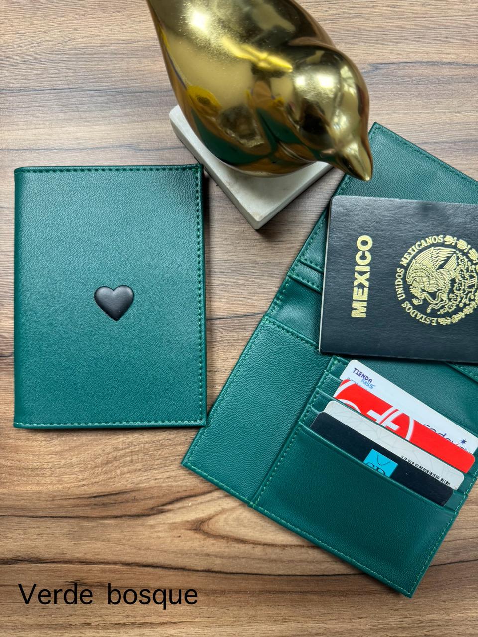 PORTAPASAPORTE IND. VERDE BOSQUE LISO