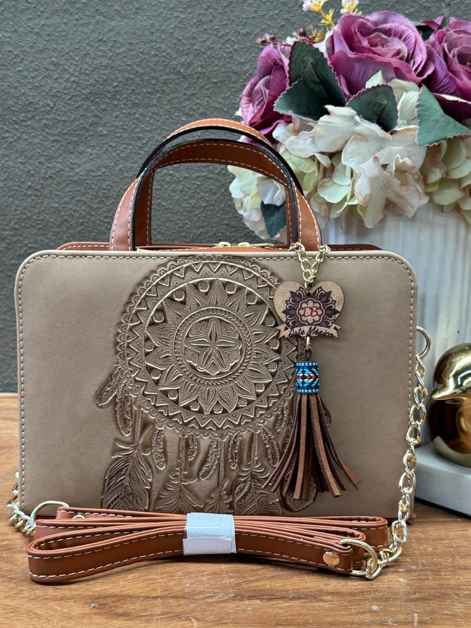 DB CROSSBODY ATRAPASUEÑOS SERATOGA MAQUILLAJE