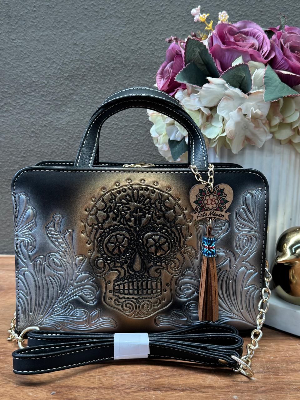 DB CROSSBODY CALAVERA NEGRO/DORADO Y PLATA