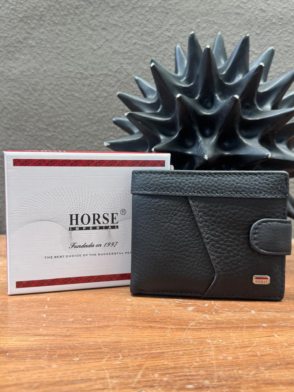 CARTERA HORSE BROCHE PIEL FERRERO/CAFE