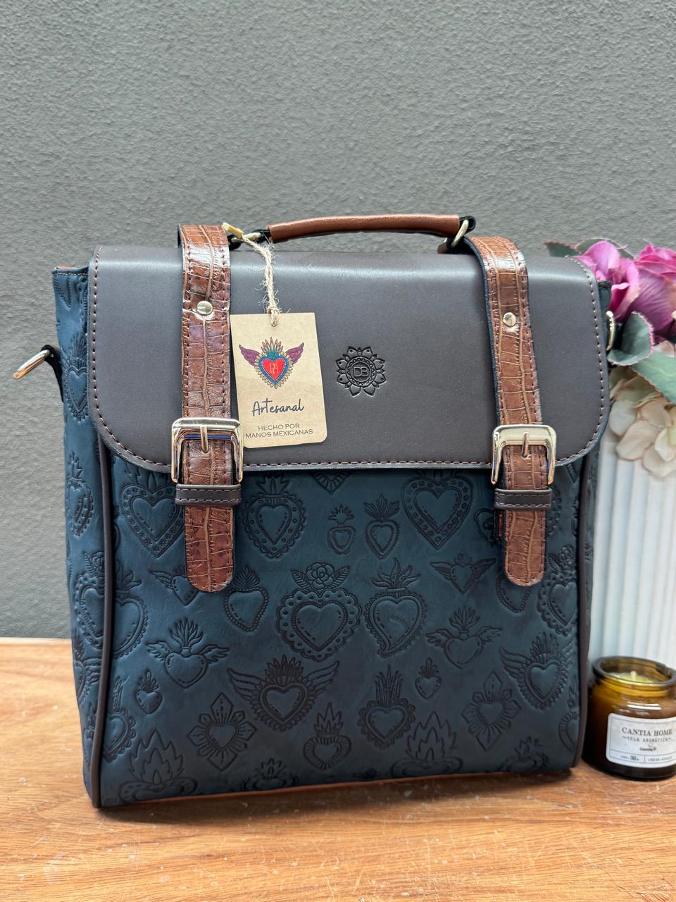 DB MOCHILA HEBILLAS CORAZONES AZUL