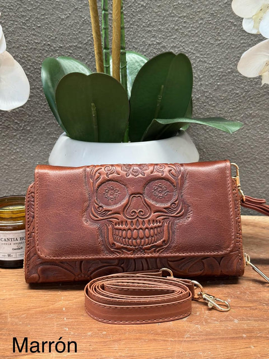 CARTERA CINCELADA ANA CALAVERA COLOR MARRON