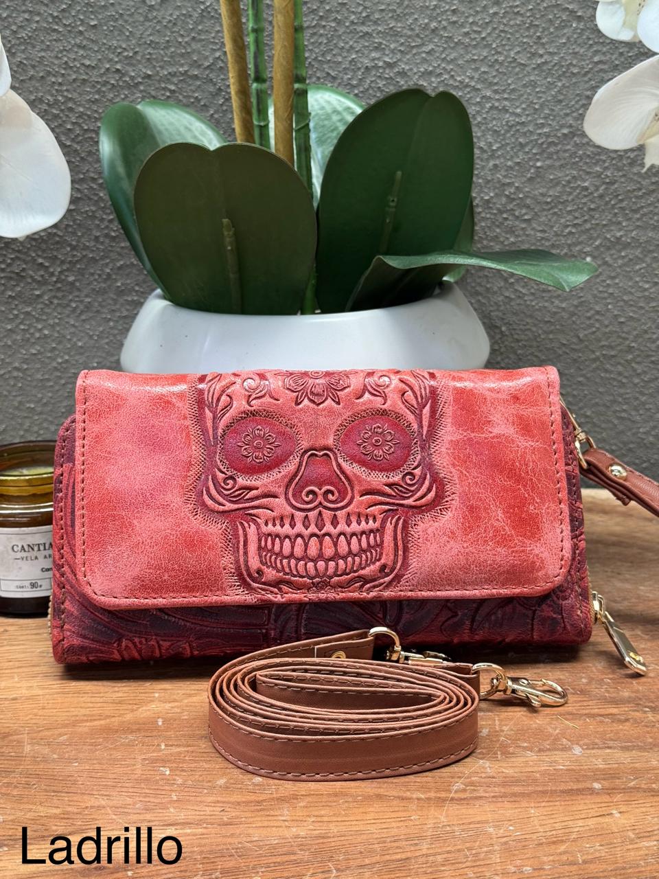 CARTERA CINCELADA ANA CALAVERA COLOR LADRILLO