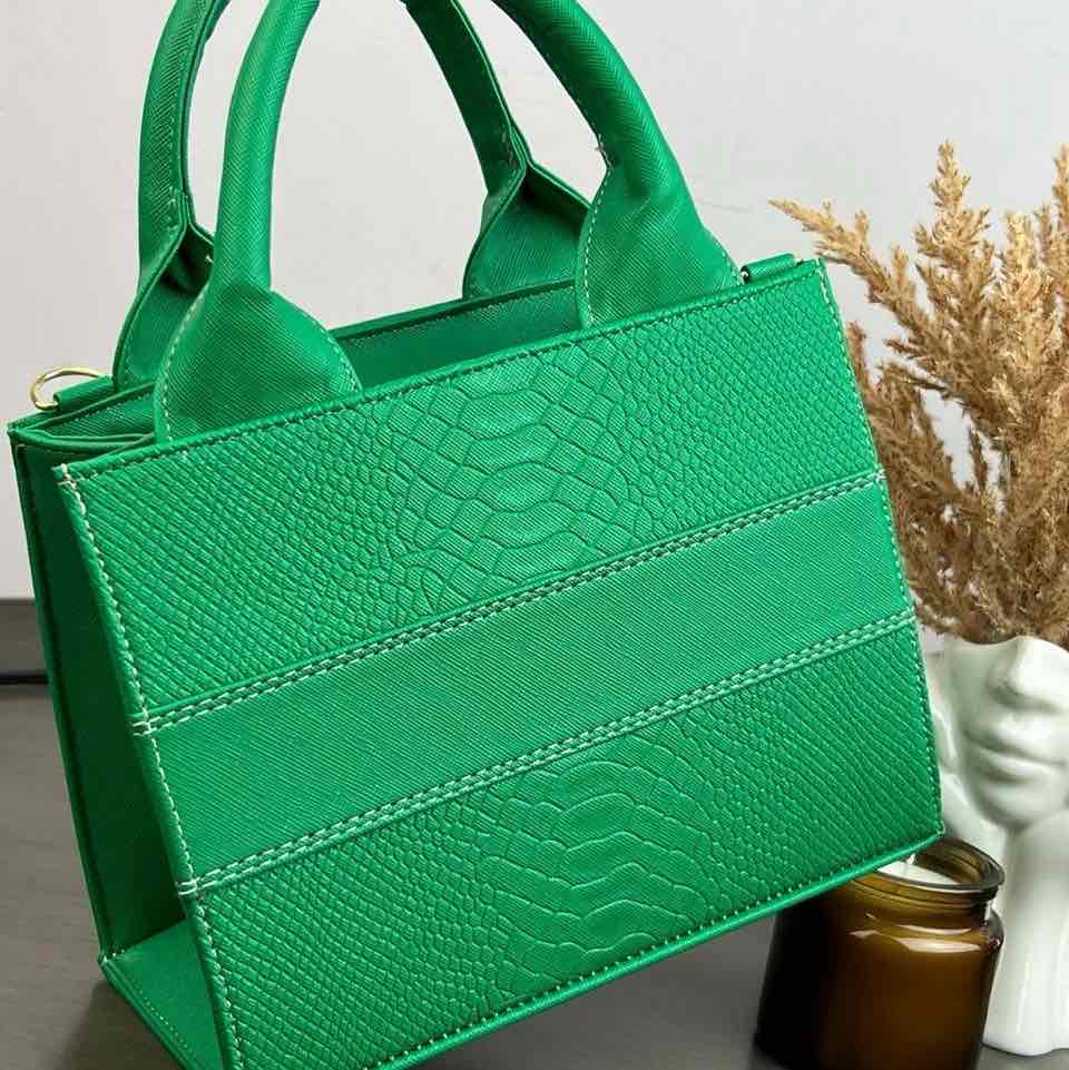 TOTE CLASICA MINI VERDE BANDERA